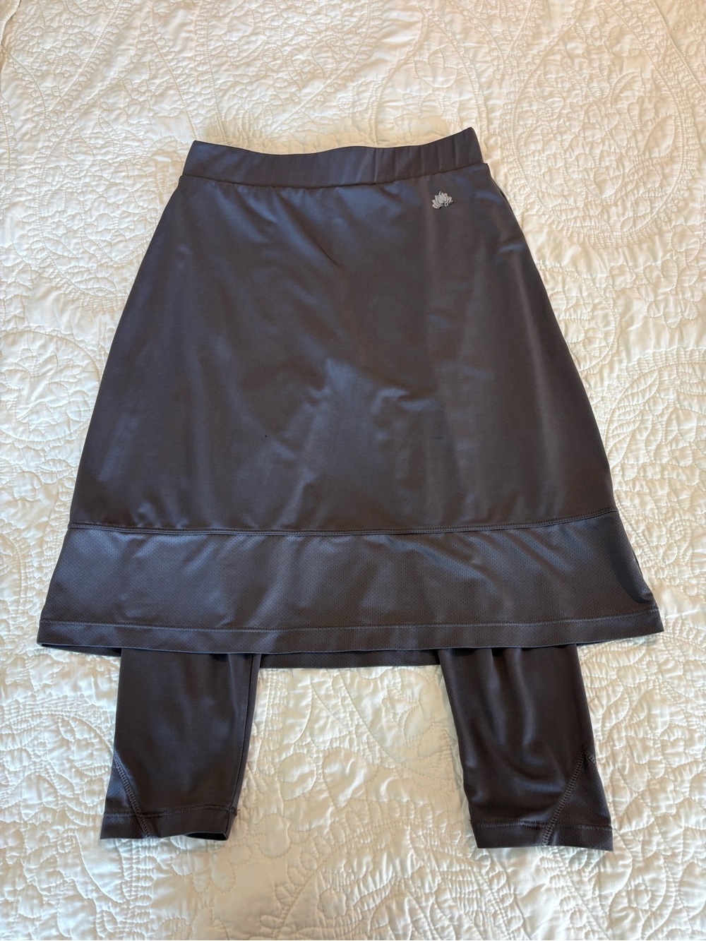 Snoga Athletics women’s active skirted leggings size small gray.